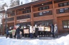 Волонтеры очистили площадку от снега в Нарыме